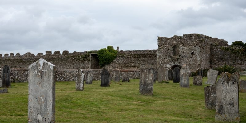 Old,Headstones,In,The,Grounds,Of,Portchester,Castle,Hampshire,England