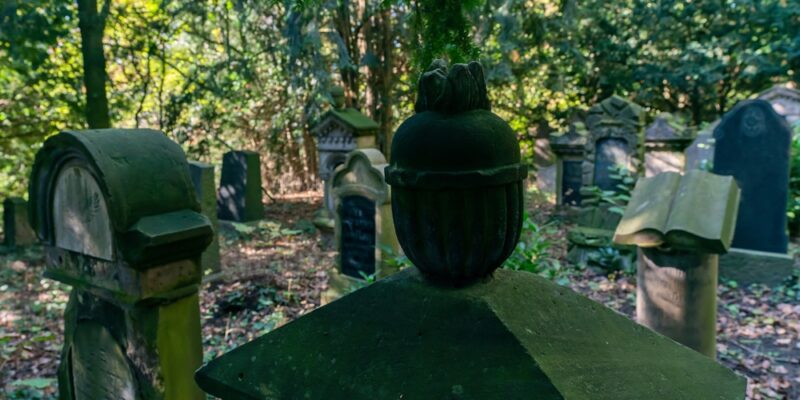 Unique,Gravestones,In,A,Historic,Jewish,Cemetery,In,The,Ruhr